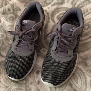 Excellent condition women’s Nike Tanjun 8.5